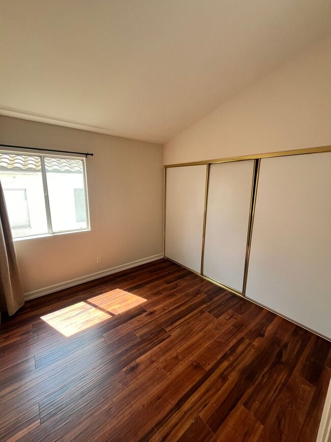 Building Photo - Spacious 3-Bedroom, 2.5-Bathroom Home