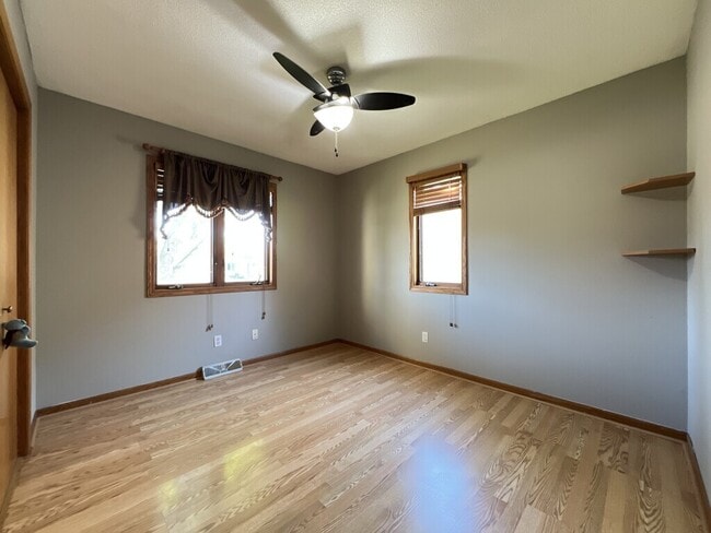 Building Photo - 4563 Camelot Dr