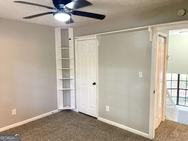 Building Photo - 415 Hillsdale Dr