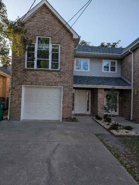 Primary Photo - 218 Phosphor Ave