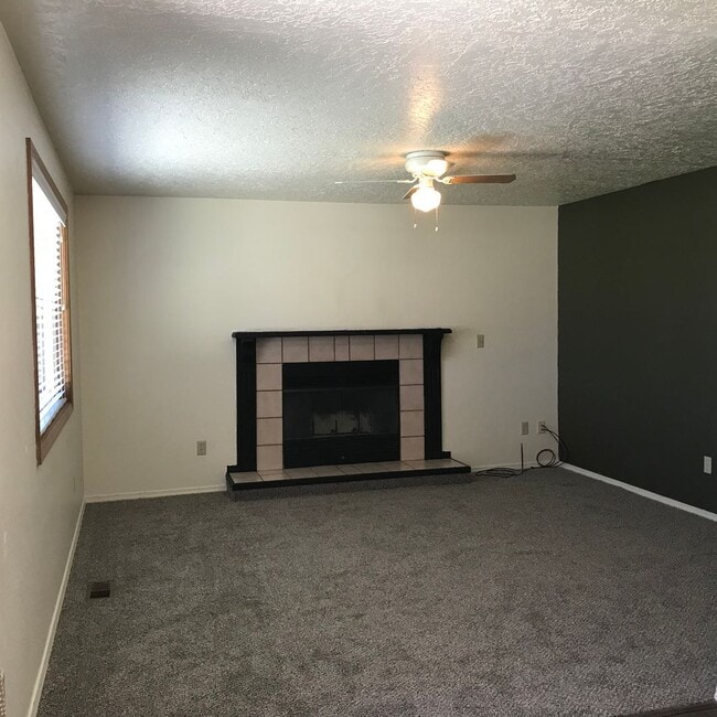 Building Photo - West Boise 3 bedroom, 2 bath home for rent