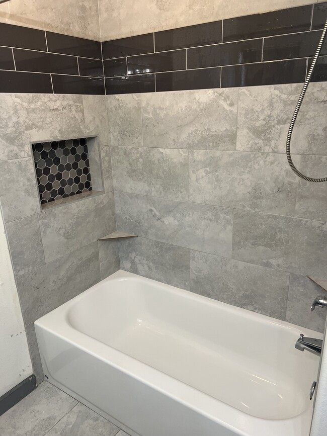 Building Photo - 3016 Hillsdale Ave