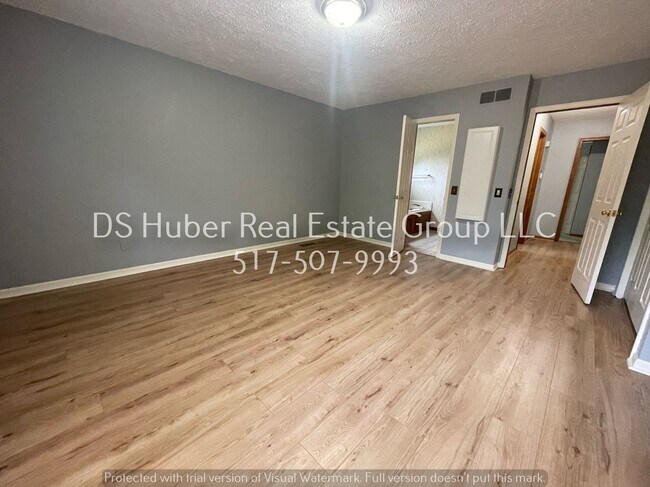 Building Photo - 1114 Dillon Cir