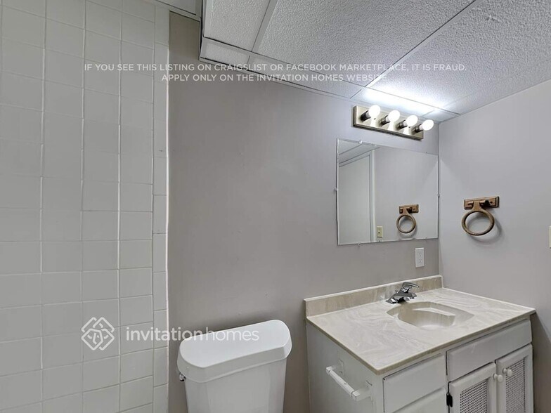 Building Photo - 1284 Ember St