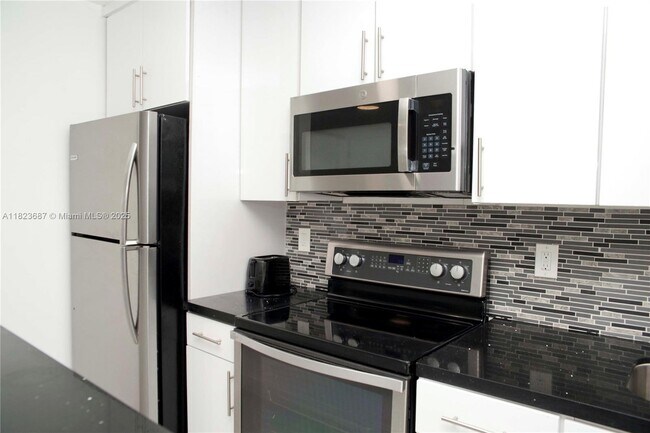Building Photo - 4109 N Ocean Dr