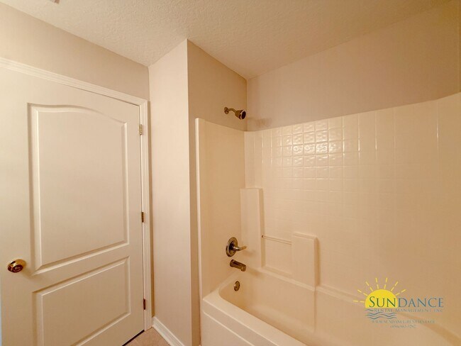 Building Photo - Updated 3BR Home in Gated Bridgeport Colony Near Hurlburt & Eglin AFB!