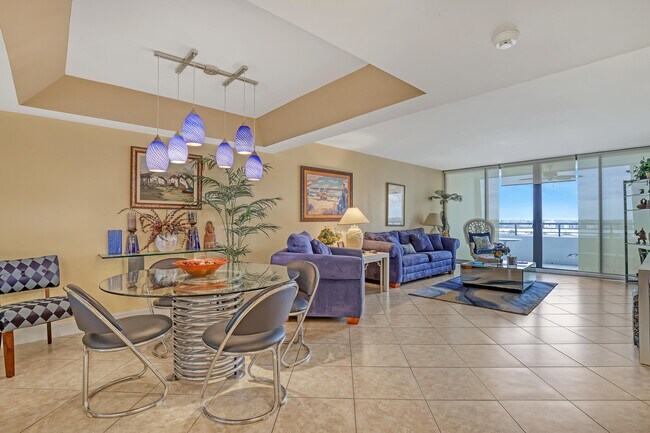 Building Photo - 3589 S Ocean Blvd