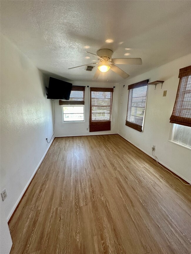 Building Photo - 124 7th St