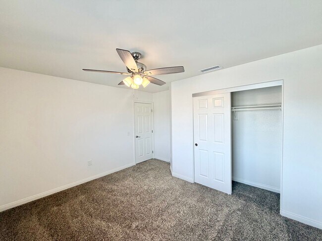 Building Photo - 24850 Sunset Vista Ave