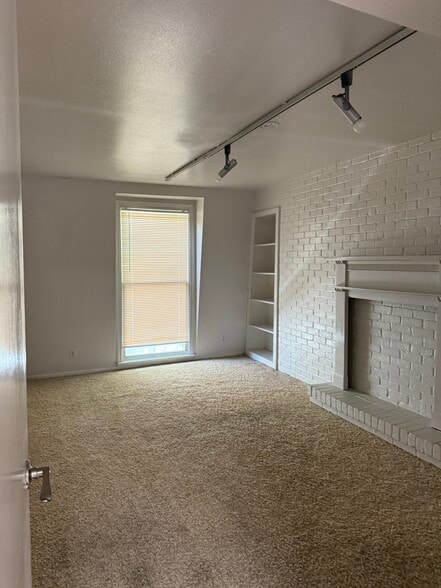 Building Photo - 2704 San Pedro St