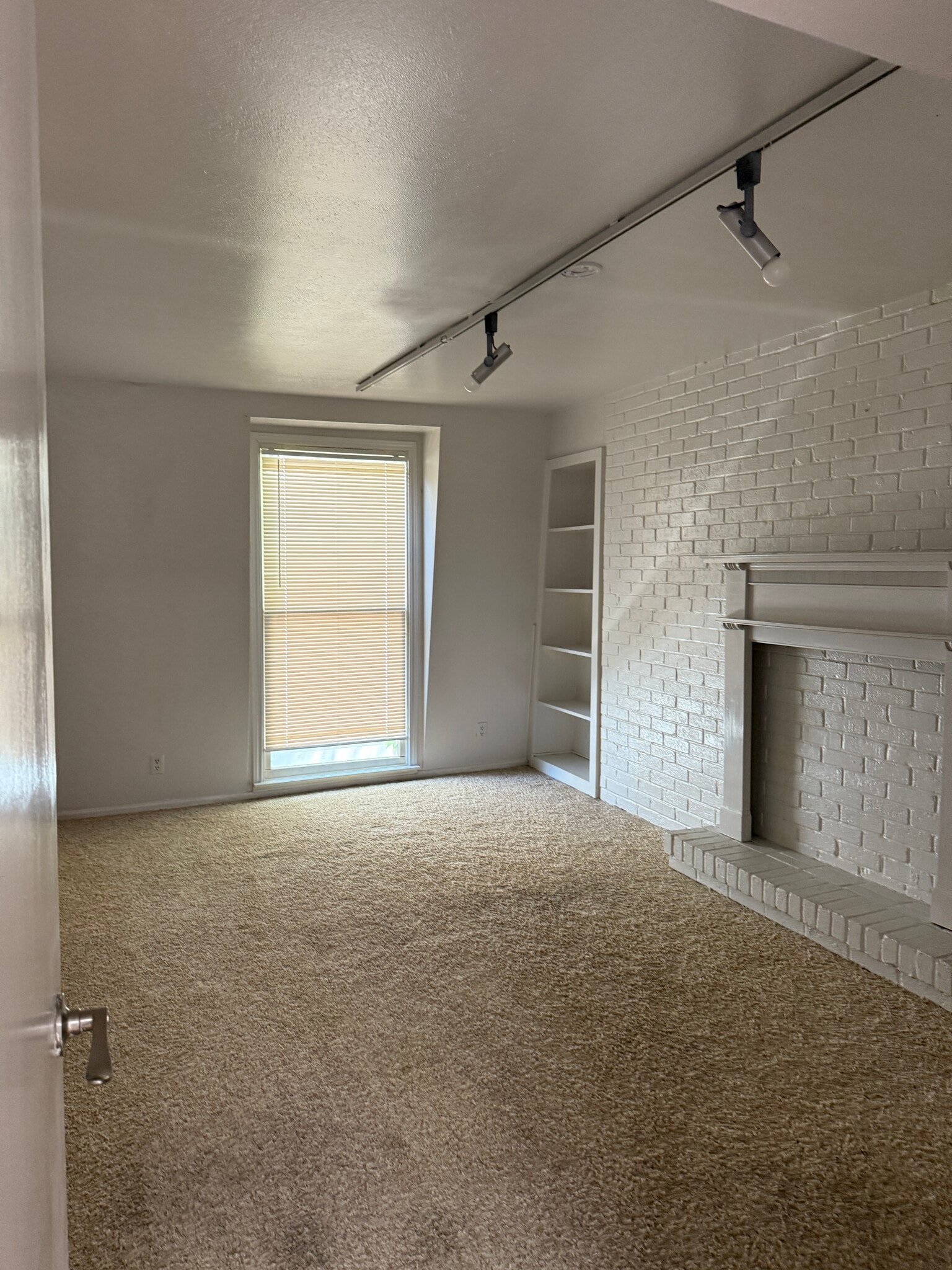 Building Photo - 2704 San Pedro St