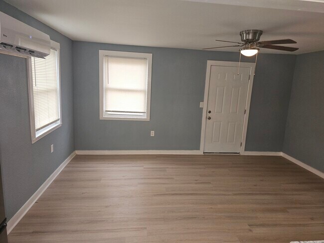 Building Photo - 505 S Magnolia St