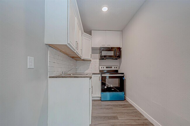 Building Photo - 7422 Avenue I