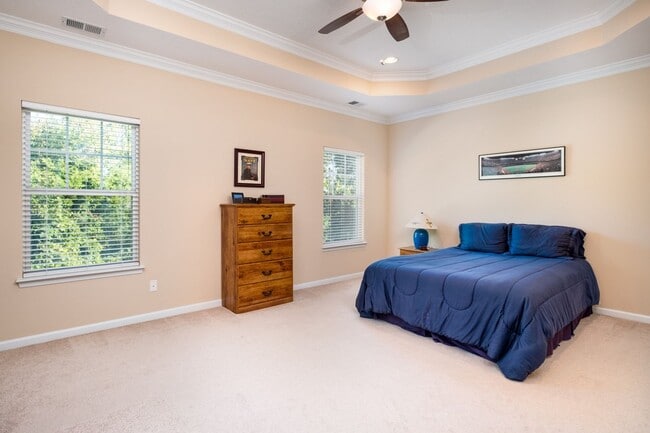 Building Photo - 3BR Open Floor Plan with Garage in Captain...