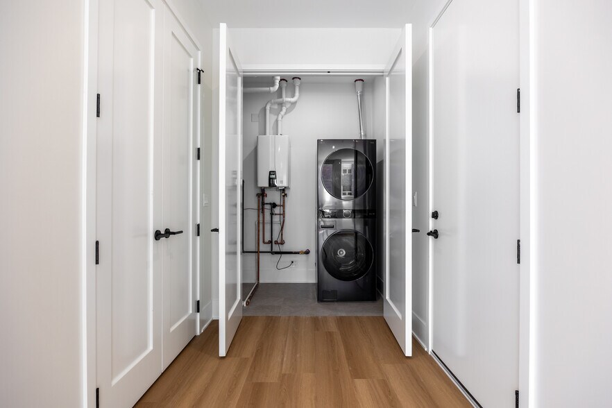 Building Photo - 1610 W Grand Ave