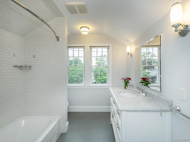 Building Photo - 29 Birch St