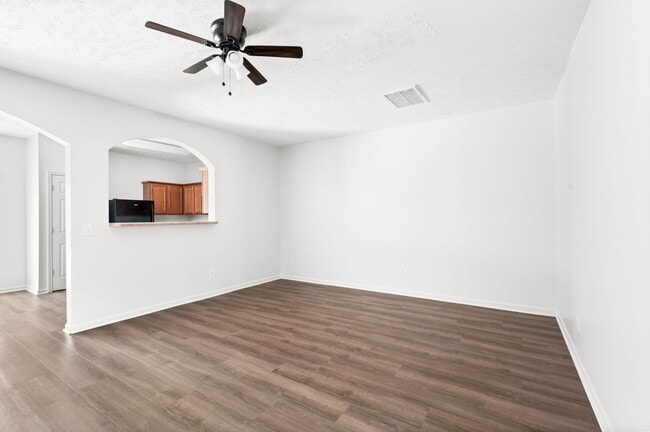 Building Photo - Stunning 3BR/2.5BA Updated Townhome in Pri...