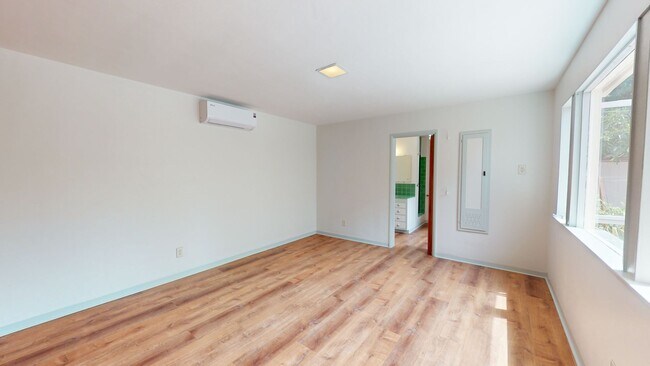 Building Photo - 711 B Ave