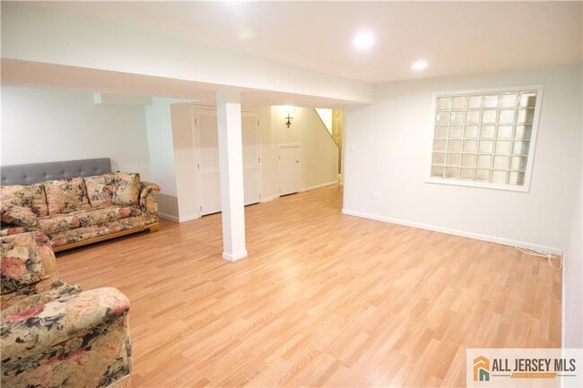 Building Photo - 56 Coriander Dr