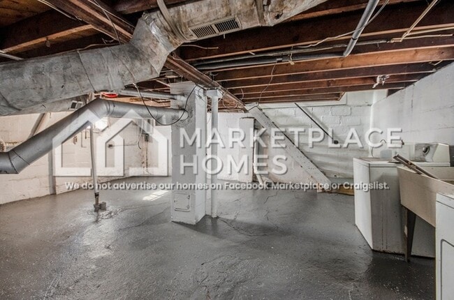 Building Photo - 15751 Fairfield St