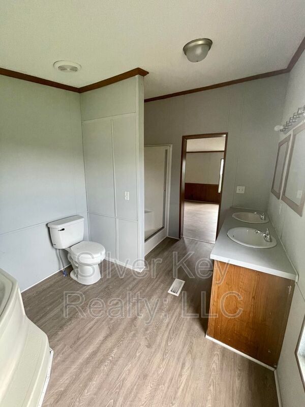 Building Photo - 137 H St