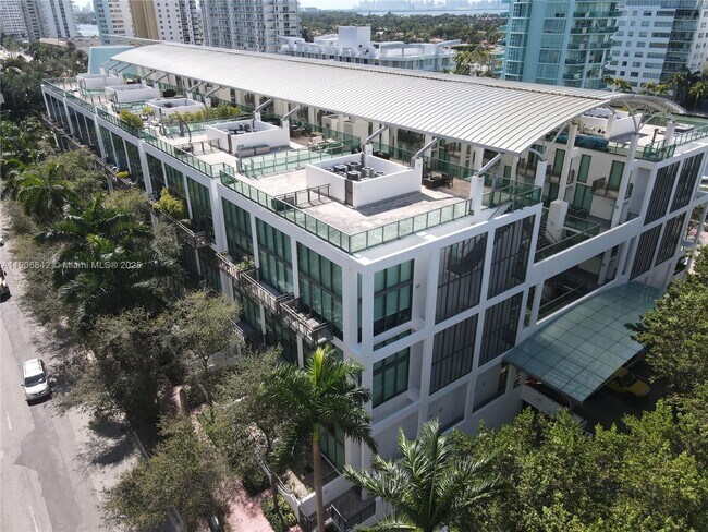 Building Photo - 6000 Collins Ave