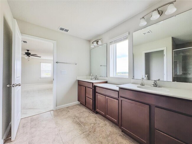 Building Photo - 2048 Airedale Wy