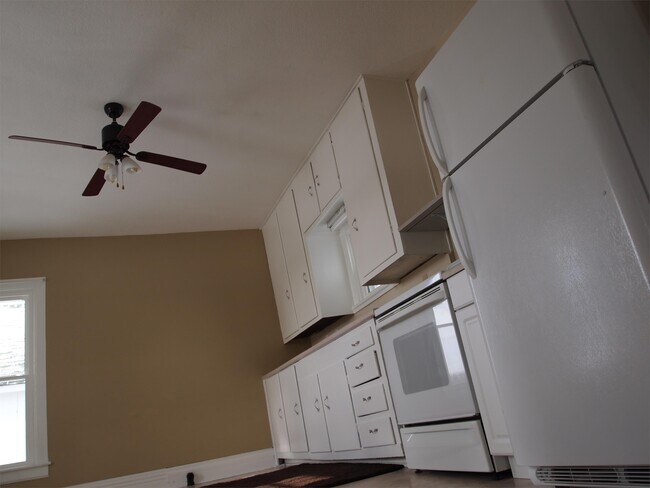 Building Photo - 13620 Tripp Rd