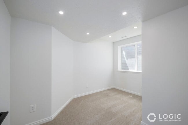 Building Photo - 166 Rawlins Ln