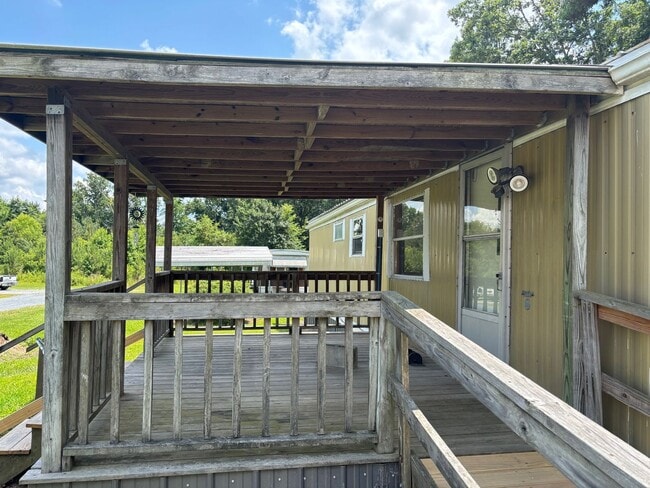 Building Photo - 2 BDRM 1 BA SINGLEWIDE MOBILE HOME IN PARK...
