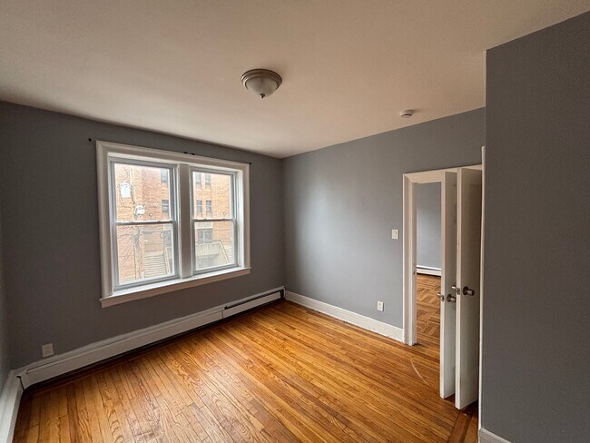 Building Photo - 149 Zabriskie St