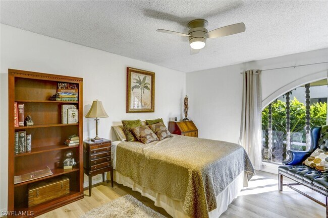 Building Photo - 925 Palm View Dr