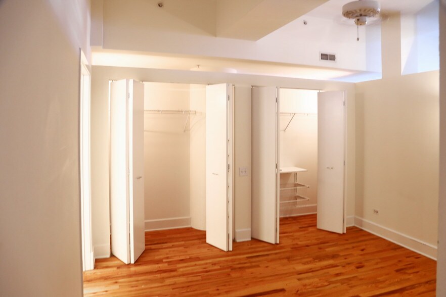 Building Photo - 165 N Canal St