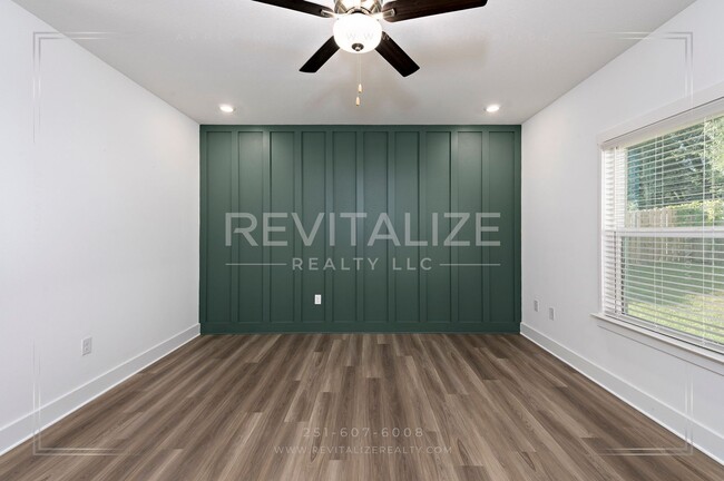 Building Photo - Charming Gold Fortified Home in Live Oak Estates – Near Downtown Fairhope!