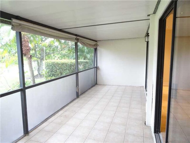 Building Photo - 10253 Riverbend Terrace