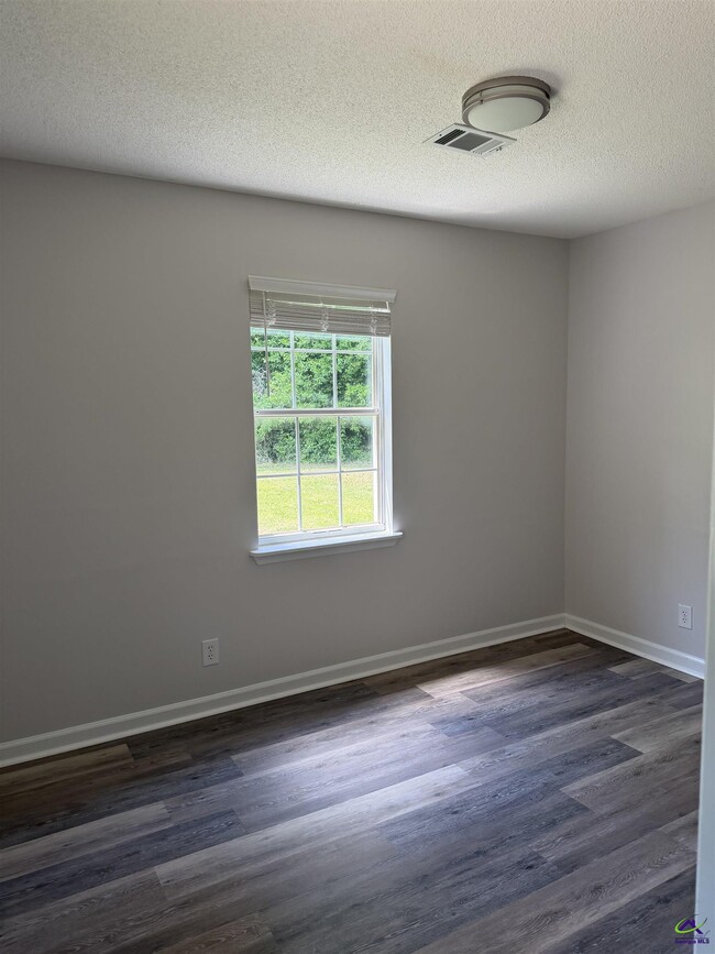 Building Photo - 107 Barrington Pl N