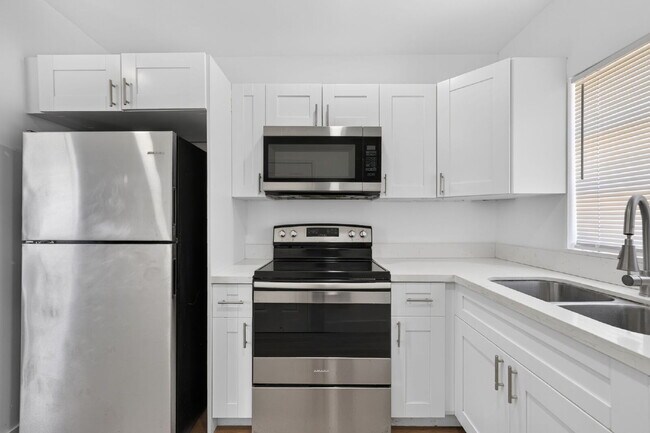 Building Photo - Little Havana 2BR | Assigned Parking | Water Included