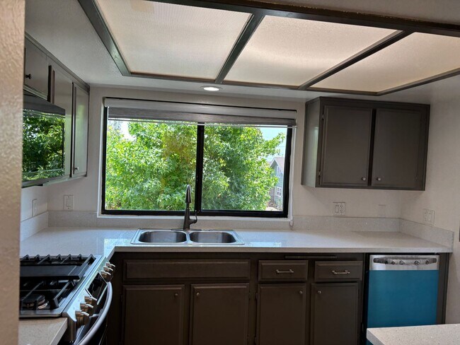 Building Photo - 627 Orange Grove Ave
