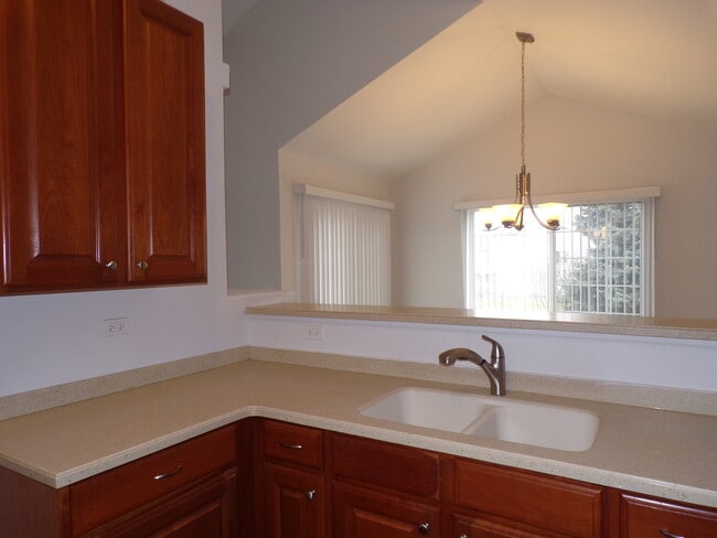 Building Photo - 583 S Parkside Dr