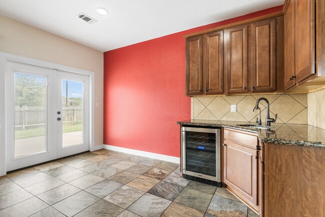 Building Photo - 328 Country Crossing Cir