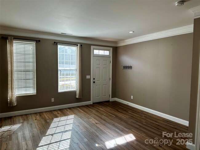 Building Photo - 15808 Sharon Dale Dr