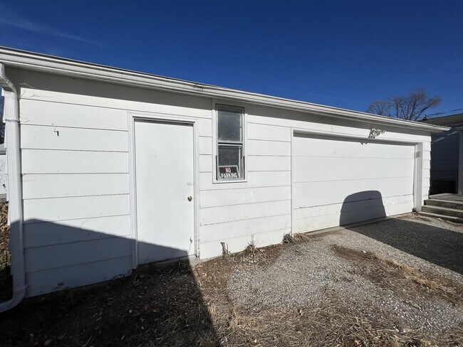 Building Photo - 4304 SE 8th St