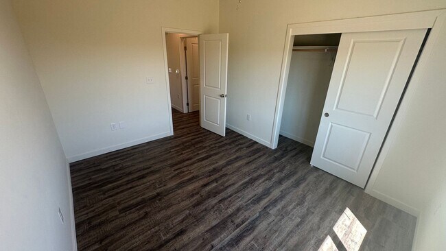 Building Photo - Coyote Run Duplexes 9004