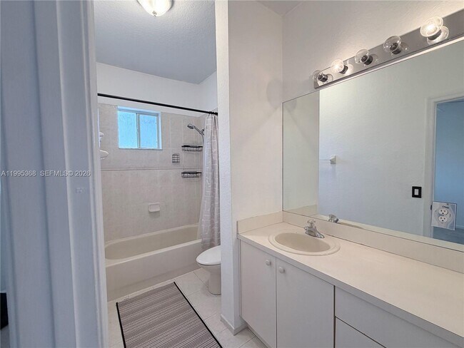 Building Photo - 5747 Isles Cir