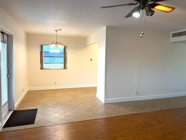 Building Photo - 569 Monaco Way