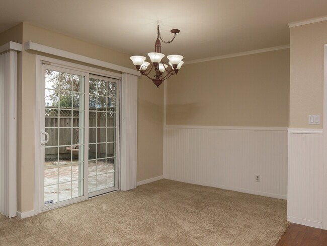 Building Photo - Wonderful 3 Bedroom, 2.5 bath, Updated Townhouse, in Danville!