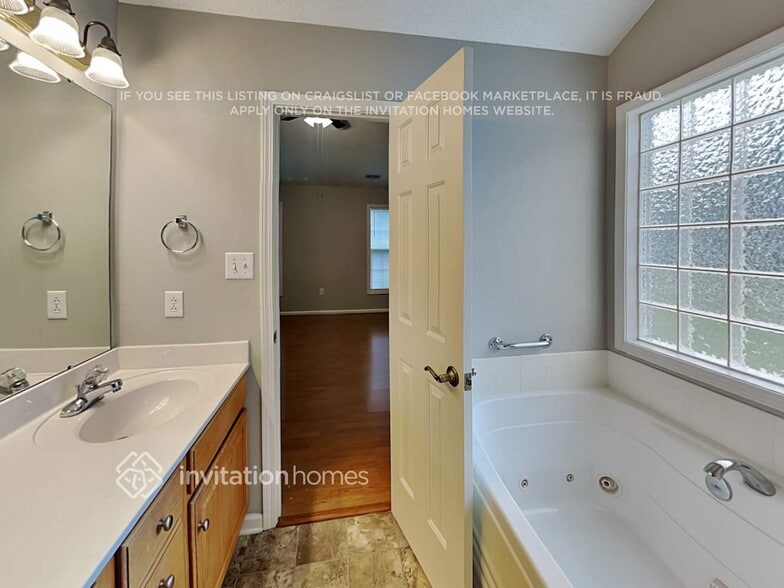 Building Photo - 321 Tamarack Dr