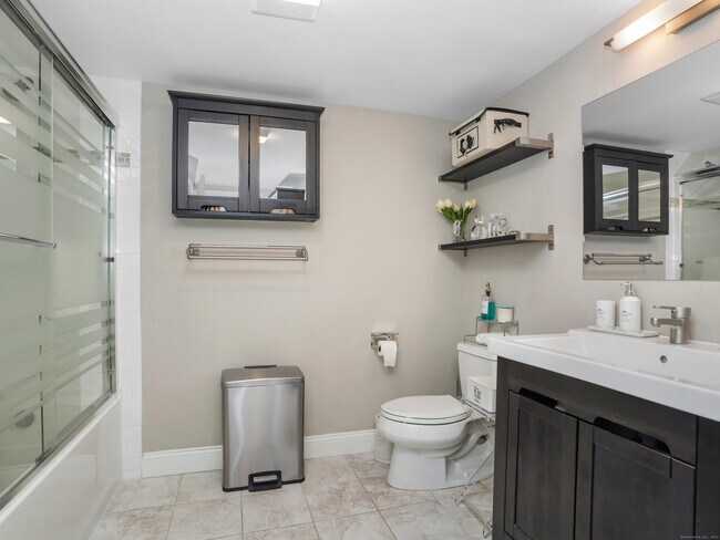 Building Photo - 127 Greyrock Pl