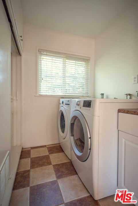 Building Photo - 4141 Verdugo View Dr