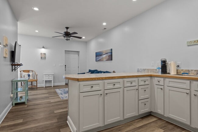 Building Photo - 360 Island Rd